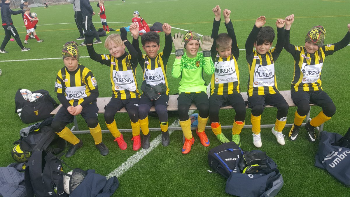 71ToLe's tweet photo. Tänään piirisarjaa Wilppaan poikien kanssa Paraisilla. Voitot TPS mustaa (8-2) ja TuNL valkoista (5-2) vastaan ja tappio Piffenille (4-5).
#wilpas #piirisarja #jalkapallo https://t.co/ra9NWrEM2p
