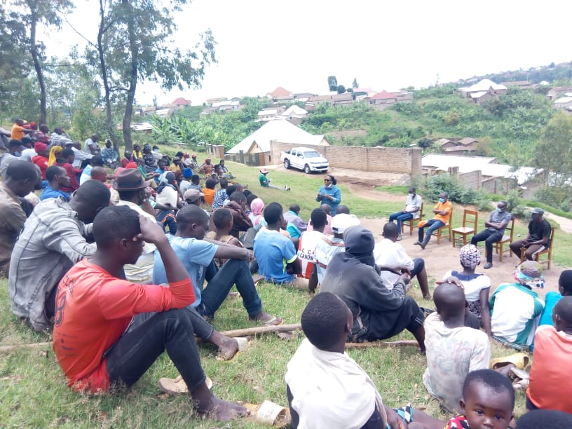CYEZA_Sect's tweet photo. Uyu muganda kandi ukaba witabiriwe na Hon.Depite Florence akaba yanaganirije abari bitabiriye umuganda kuri gahunda za leta zigamije kwishakamo ibisubizo biteza imbere imibereho y'abatuye @CYEZA_Sect .(umuganda, gahunda y'ubwisungane mu kwivuza,etc.)
@Muhangadis
@RwandaCDeputies https://t.co/Y9iUInLhzG