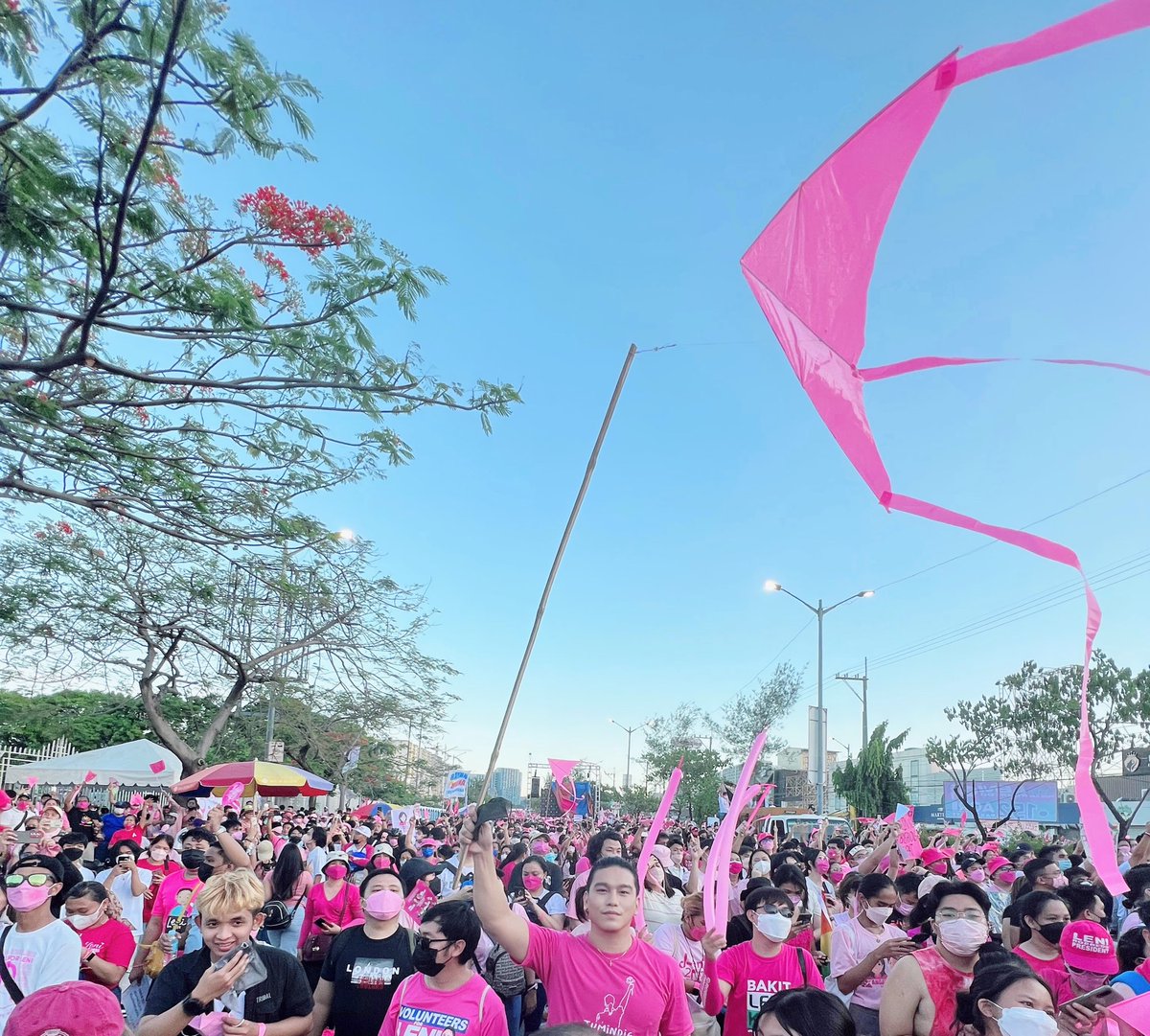 roxsantos's tweet photo. ￼ARAW NA10 TO! People’s Rally 💕🇵🇭 #IpanaloNa10ParaSaLahat

#NCRIsPink
#PasayIsPink
#GobyerongTapatAngatBuhayLahat
#LeniKikoAllTheWay
#KulayRosasAngBukas
#LeniLaban
#LeniKikoLaban https://t.co/40orfpn4J2