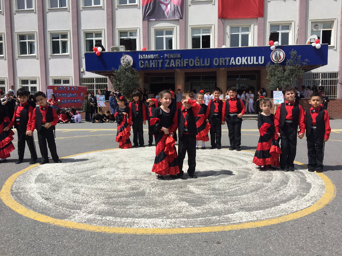 pendikczo's tweet photo. Okulumuzda düzenlenen tören ile 23 Nisan coşkusunu doyasıya yaşadık. Öğrencilerimiz yaptıkları gösteriler ile bizlere görsel bir şölen sundular. Bayramınız kutlu olsun çocuklar. https://t.co/MmWOvQVxQM