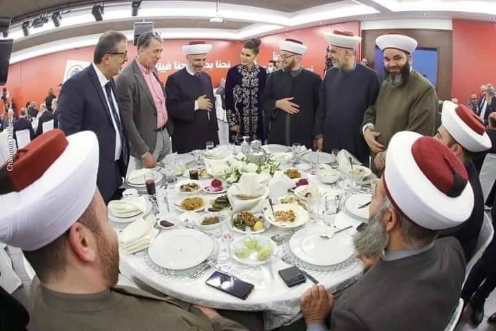 ZahraaK45861542's tweet photo. بحضرة المجرم سمير جعجع، فيك تلاقي مهرب شرعي تسافر وتفطر ١٢ الضهر 🙄
ورمضان كريم 🙃
#هزُلت https://t.co/tahEeC6Ju1