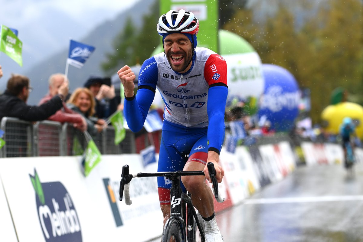 sportricolore's tweet photo. 🇫🇷 Vous ne verrez rien de plus beau aujourd'hui 💥

Thibaut Pinot 🤩 https://t.co/Tx7T6AihHm