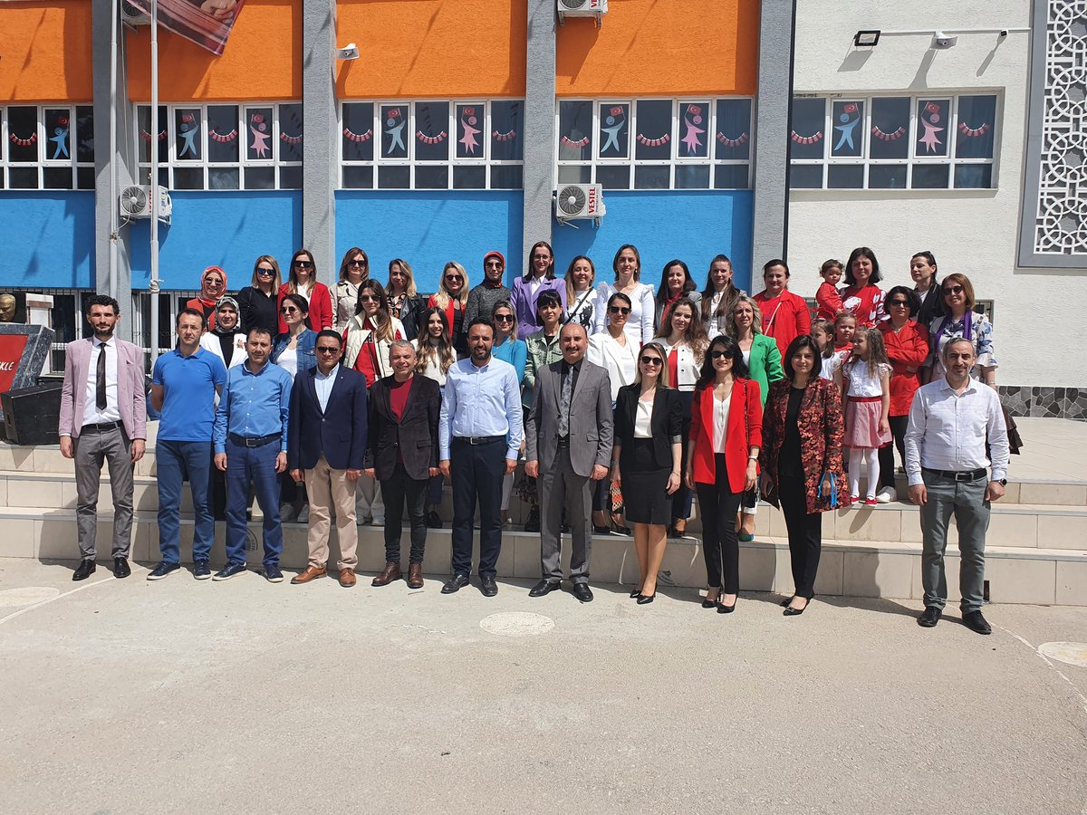 lutfibanusoglu's tweet photo. 23 Nisan Ulusal Egemenlik ve Çocuk Bayramı kutlu olsun...
@sunay_ates 
@GurhanCokgezer 
@serkangur_bursa 
@Osmangazi_MEM 
@bursailmem https://t.co/Fcaz3ZVSRs