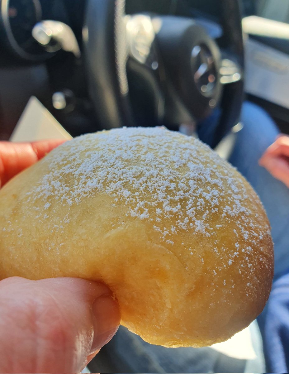 ReluctantF00die's tweet photo. Show me your warm freshly baked brioche bun filled with chocolate and I'll raise you mine
#PrettyBaked in Donegal Town is pretty amazing, as is the incredibly talented @Fork_Awakens
There's more, but there's no tweetin' when eatin' 🤗
#BestOfTheNorthWest
#ThisisIrishFood https://t.co/YZmwgVkgrC
