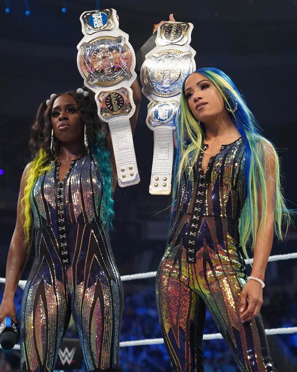 WWEDeutschland's tweet photo. Bereit für die nächste Herausforderung! ✨✨ @NaomiWWE @SashaBanksWWE #SmackDown #WWE #Naomi #SashaBanks https://t.co/sF98M0XY7Z