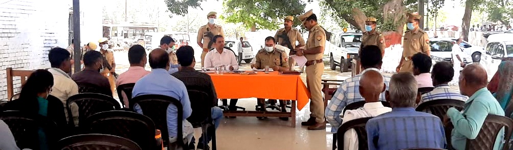 Sitapur Police (@sitapurpolice) on Twitter photo #рдЬрд┐рд▓рд╛рдзрд┐рдХрд╛рд░реА .<a href="/DmSitapur/">DM_Sitapur</a> рд╡ #DIG/SP #SitapurPolice рджреНрд╡рд╛рд░рд╛ рдерд╛рдирд╛ рд╕рдорд╛рдзрд╛рди рджрд┐рд╡рд╕ рдХреЗ рдЕрд╡рд╕рд░ рдкрд░ рдерд╛рдирд╛ рдЦреИрд░рд╛рдмрд╛рдж рд╡ рдорд╛рдирдкреБрд░ рдореЗрдВ рдЙрдкрд╕реНрдерд┐рдд рд░рд╣рдХрд░рдЖрдордЬрди рдХреА рд╕рдорд╕реНрдпрд╛рдУрдВ рдХреЛ рд╕реБрдирд╛ рдЧрдпрд╛ рд╡ рдкреНрд░рд╛рд░реНрдердирд╛ рдкрддреНрд░реЛрдВ рдХреА рд╕рдореАрдХреНрд╖рд╛ рдХрд░ рдЙрдирдХреЗ рд╕рдордпрдмрджреНрдз рд╡ рдЧреБрдгрд╡рддреНрддрд╛рдкреВрд░реНрдг рдирд┐рд╕реНрддрд╛рд░рдг рд╣реЗрддреБ рд╕рд░реНрд╡рд╕рдВрдмрдВрдзрд┐рдд рдХреЛ рдирд┐рд░реНрджреЗрд╢рд┐рдд рдХрд┐рдпрд╛ рдЧрдпрд╛ред #UPPolice #рдЬрд┐рд▓рд╛рдзрд┐рдХрд╛рд░реА .<a href="/DmSitapur/">DM_Sitapur</a> рд╡ #DIG/SP #SitapurPolice рджреНрд╡рд╛рд░рд╛ рдерд╛рдирд╛ рд╕рдорд╛рдзрд╛рди рджрд┐рд╡рд╕ рдХреЗ рдЕрд╡рд╕рд░ рдкрд░ рдерд╛рдирд╛ рдЦреИрд░рд╛рдмрд╛рдж рд╡ рдорд╛рдирдкреБрд░ рдореЗрдВ рдЙрдкрд╕реНрдерд┐рдд рд░рд╣рдХрд░рдЖрдордЬрди рдХреА рд╕рдорд╕реНрдпрд╛рдУрдВ рдХреЛ рд╕реБрдирд╛ рдЧрдпрд╛ рд╡ рдкреНрд░рд╛рд░реНрдердирд╛ рдкрддреНрд░реЛрдВ рдХреА рд╕рдореАрдХреНрд╖рд╛ рдХрд░ рдЙрдирдХреЗ рд╕рдордпрдмрджреНрдз рд╡ рдЧреБрдгрд╡рддреНрддрд╛рдкреВрд░реНрдг рдирд┐рд╕реНрддрд╛рд░рдг рд╣реЗрддреБ рд╕рд░реНрд╡рд╕рдВрдмрдВрдзрд┐рдд рдХреЛ рдирд┐рд░реНрджреЗрд╢рд┐рдд рдХрд┐рдпрд╛ рдЧрдпрд╛ред #UPPolice
