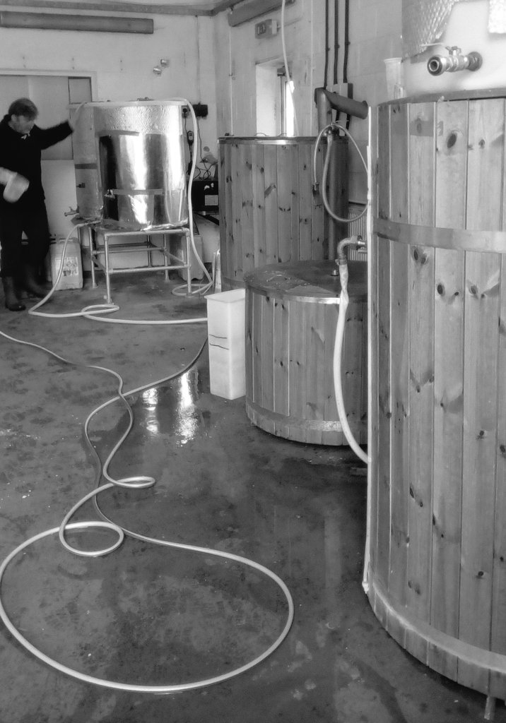 Brewing PA03 today &amp; the shop's open till 5 pm 🍺#localbrewery #artisanale #paleale #bestbitter #stout #Minchinhampton #Gloucestershire