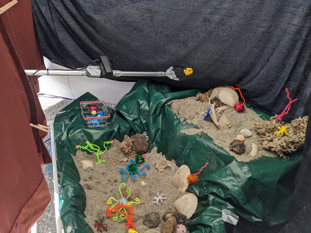 petrahribovsek's tweet photo. We have a deep-sea sampling simulator, exhibition of animals from 3000 m depth 🪸, glow in the dark bacteria 🦠, shiny rocks 💎, cool colouring pages on hydrothermal vents! Come and have a look at Opplev Marineholmen today! #OPPLEV @CDeepSea @UiBmatnat @UiB @uibgeo @BioUiB https://t.co/0f9FUlhc6o