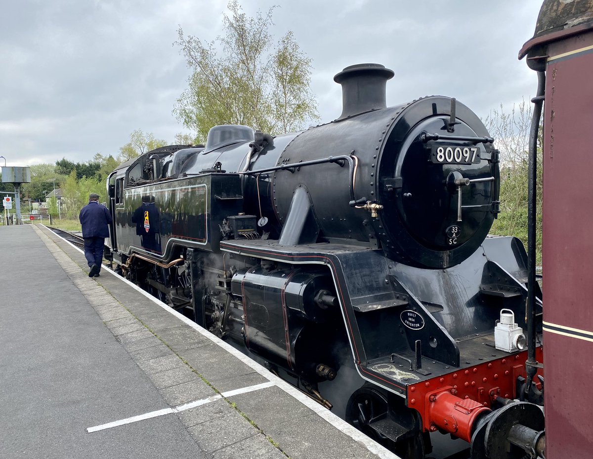MasonicPaul's tweet photo. Nice visit to @eastlancsrly &amp; proud to see @ELancsMark support through the donation of defibrillators across their entire network! https://t.co/6TKLHlulFd