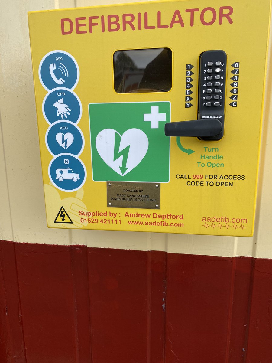 MasonicPaul's tweet photo. Nice visit to @eastlancsrly &amp; proud to see @ELancsMark support through the donation of defibrillators across their entire network! https://t.co/6TKLHlulFd