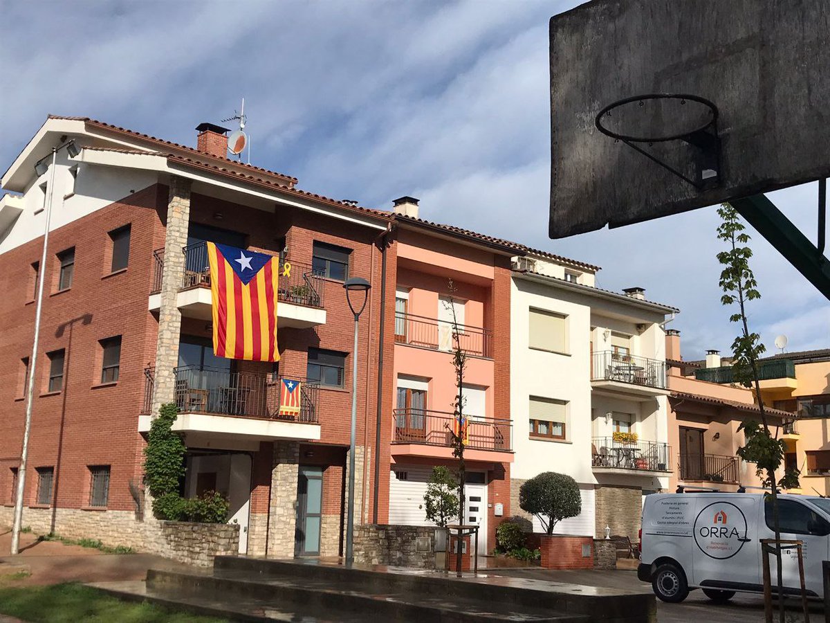 anctaradell's tweet photo. #LaForçaQueTotHoMou #SantJordi2022 #Taradell #Montrodon https://t.co/X1hTnZylFV