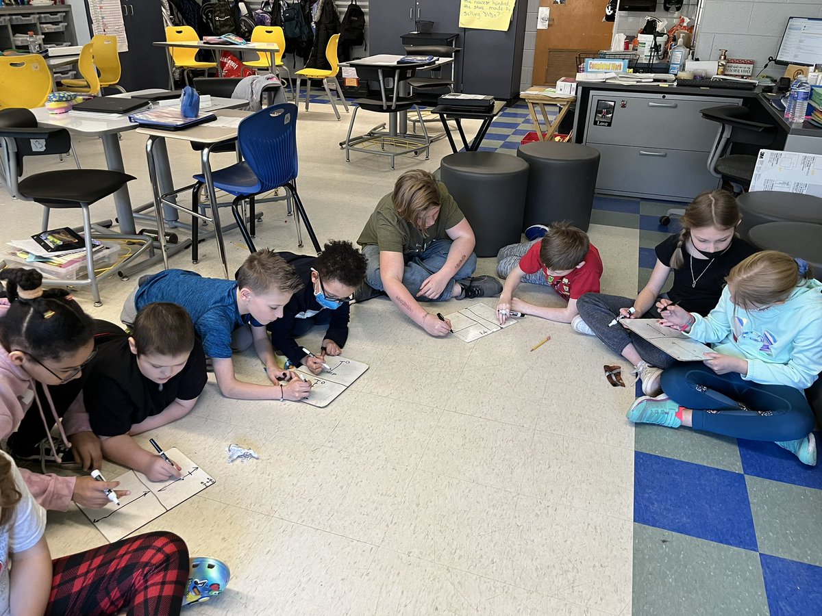 lhendricks983's tweet photo. Love my math community so incredibly much!  Students teaching students! https://t.co/vPlVtdwwgv