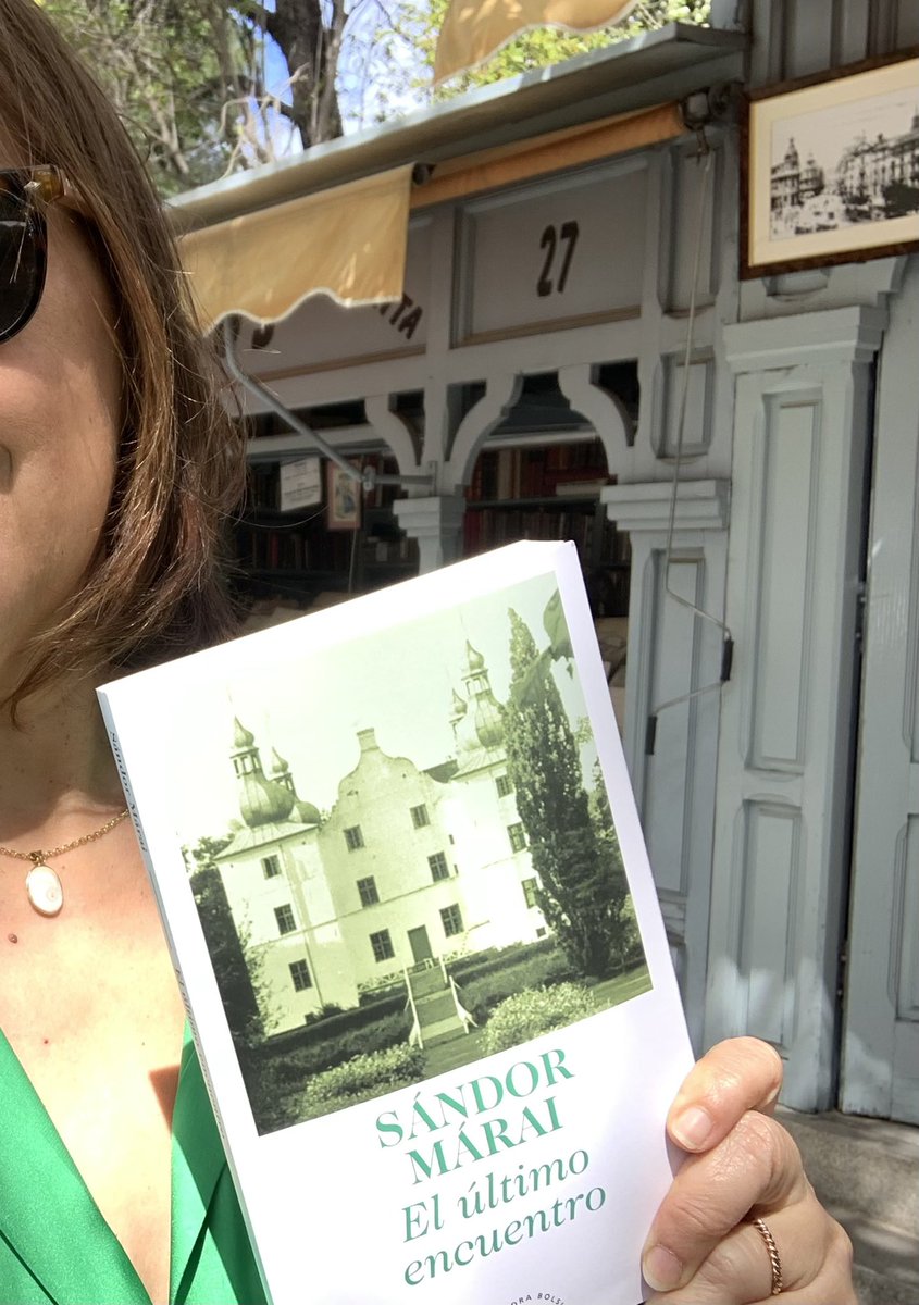 quintaporrua's tweet photo. 📚Es una suerte poder celebrar el #DiaDelLibro entre las casetas de la Cuesta de Moyano.’El último encuentro’ es una novela de Sándor Márai sobre encuentros y desencuentros…sobre la amistad y la vida. #Profesqueleen #EnPorrúaselee #SemanadelLibro2022 https://t.co/kdU8tDK39J
