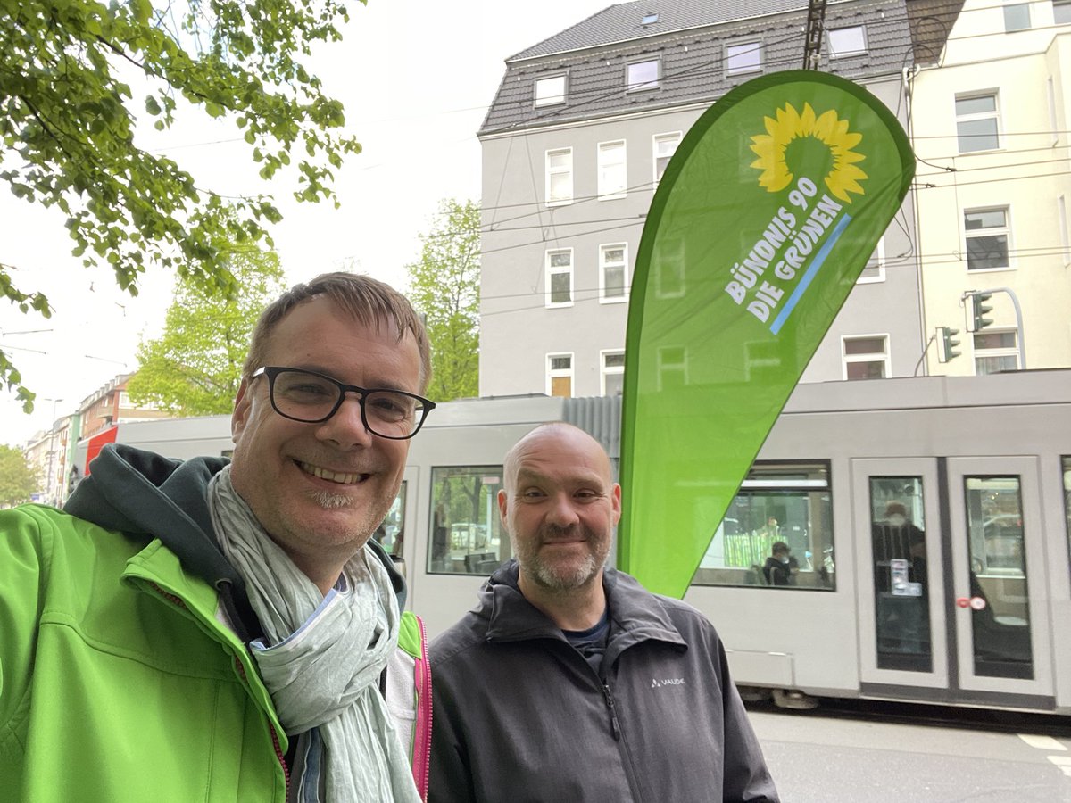 Dieses Wochenende bin ich in den Landtagswahlkampf eingestiegen und mit Tom Brass in #Bilk #Düsseldorf unterwegs. <a href="/grueneddorf/">GRÜNE Düsseldorf</a> <a href="/gruene_bilk/">Grüne in Bilk</a> #ltwnrw22 #ltwnrw2022 #grünenrw #grüne