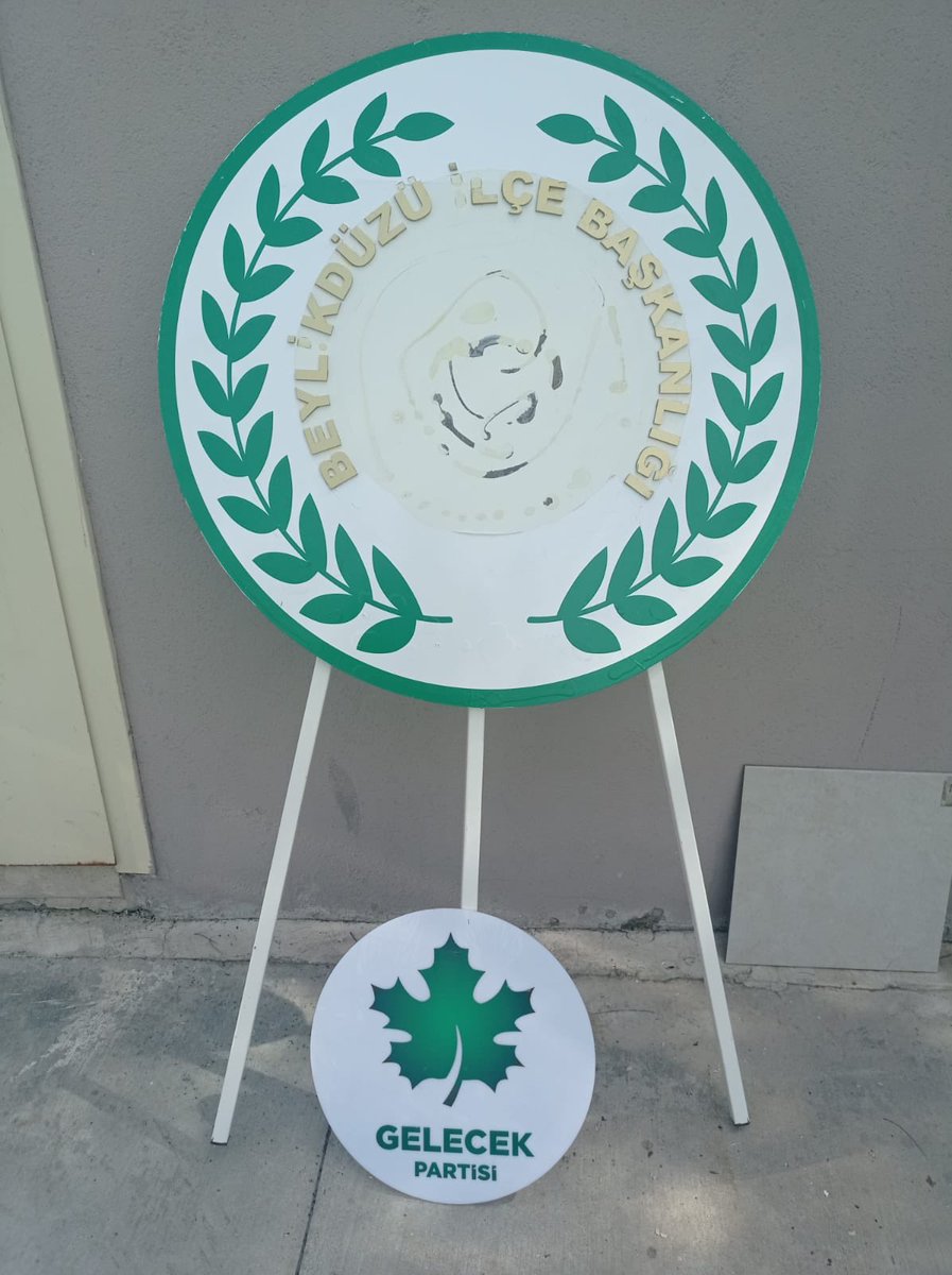 abdullahbasci's tweet photo. Gelecek partisinin önce il ve ilçe merkezlerine saldırılar yapıldı.mübarek Ramazan’da iftar proğramları engellendi. şimdide Beylikdüzünde Anıta konan çelenk’i parçaladılar. Ne bu korkunuz,kininiz.
Yazıklar olsun size. https://t.co/WkAECj7Z74