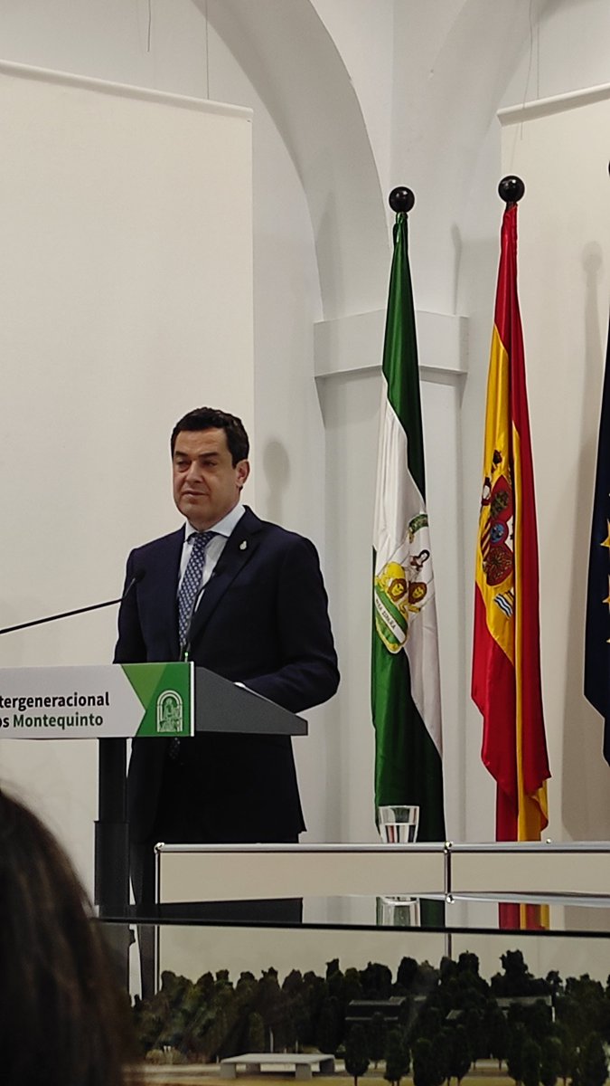 ASPACEAndalucia's tweet photo. El Presidente @JuanMa_Moreno felicita a la Consejera por el Proyecto que estará situado en la ciudad de @aytodoshermanas y próximo al centro de nuestra entidad @Aspace_Sevilla. El proyecto tiene un coste de 32 millones a cargo de proyectos #NextGeneraton https://t.co/k5cL54s5Ar
