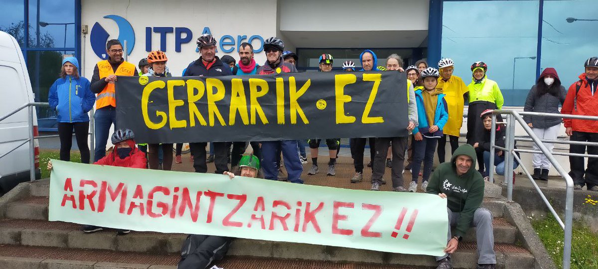 MOCBILBAO's tweet photo. Hoy, varios colectivos hemos realizado la XIV Marcha Ciclista contra la #Guerra, el #GastoMilitar y la #IndustriaMilitar para exigir el fin del gasto militar, el tráfico de armas y la conversión de las empresas de armas en civiles.
#LaGuerraEmpiezaAqui #GerraHemenHastenDa https://t.co/6DJW6gwK8s