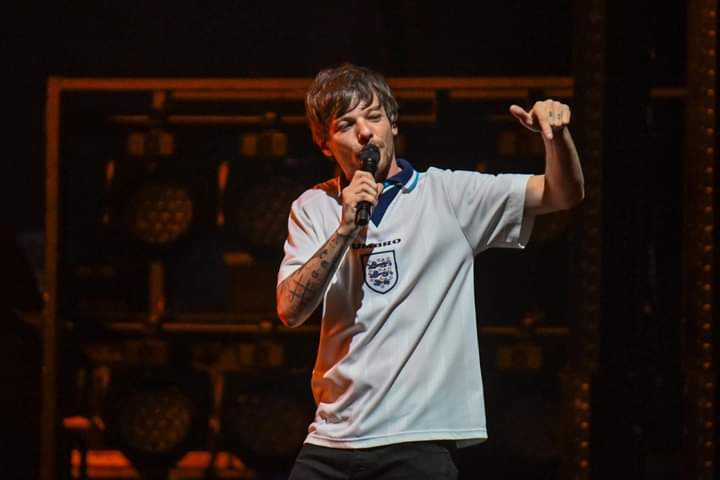 ؘ (@louiswtlvrr) on Twitter photo 