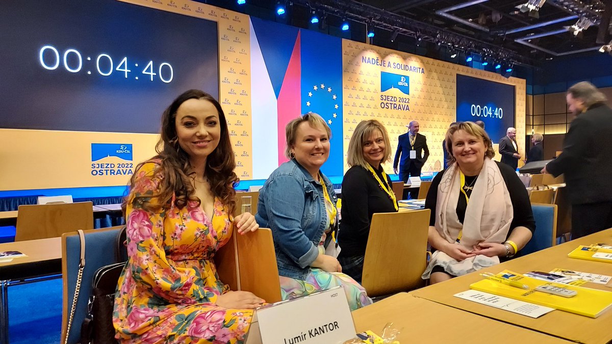 PavlaGolasowska's tweet photo. Naděje a solidarita, Sjezd KDU-ČSL,  dnes v Ostravě, v mém kraji, v kraji těžké práce. https://t.co/slY6hOs8gC