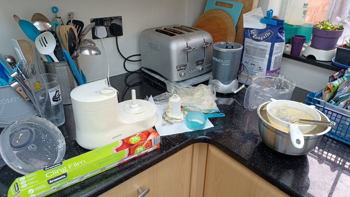 eveshambatcare's tweet photo. I picked up an enormous bottle of short dated double cream and decided to make butter. And a mess. Not sure the effort is worth the reward but I hate food waste and I can freeze butter. #Reuse #HateFoodWaste #AdaptAndPreserve #ButterFromCream #GoodForMyBrain https://t.co/yTVzQgEc00