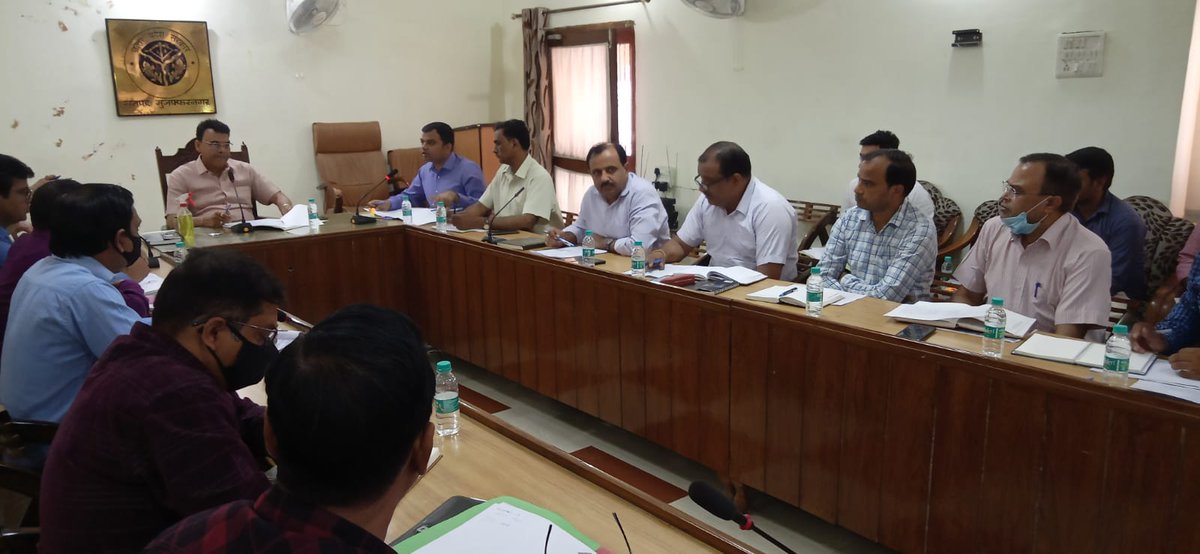 कलेक्ट्रेट परिसर स्थित लोकवाणी सभागार में जिला गंगा समिति एवं पर्यावरण समिति की बैठक आहूत की गई,जिसमें बिंदुवार विभिन्न विषयों पर समीक्षा करते हुए प्रत्येक अधिकारी से विस्तृत रूप से जानकारी प्राप्त की गई। <a href="/CWCOfficial_GoI/">Central Water Commission</a> <a href="/MoHFW_INDIA/">Ministry of Health</a> <a href="/ChiefSecyUP/">S.P. Goyal, Chief Secretary, GoUP</a> <a href="/CMOfficeUP/">CM Office, GoUP</a> <a href="/myogiadityanath/">Yogi Adityanath</a>