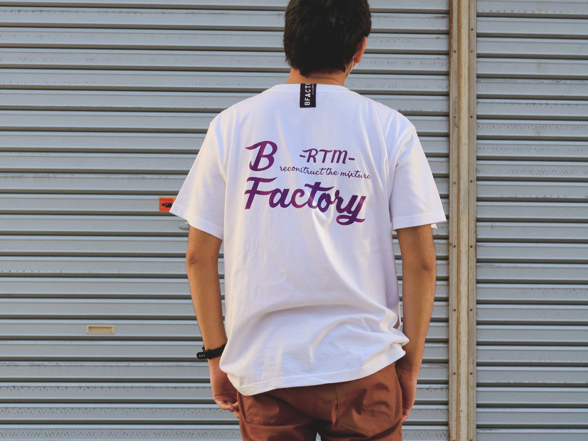 tokumewi's tweet photo. ベアファクのTシャツをようやく開封して着てみた。色黒なので白いTシャツとの対比がすごい… #bearfactory #ベアファク https://t.co/Mu4ltgcXRF