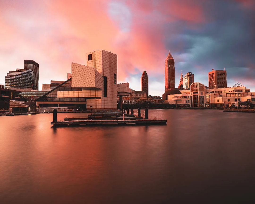 Happy Saturday, CLE! This snapshot of the downtown skyline is just spectacular 😍

Photo: Wil Lindsey, vividcle on Instagram