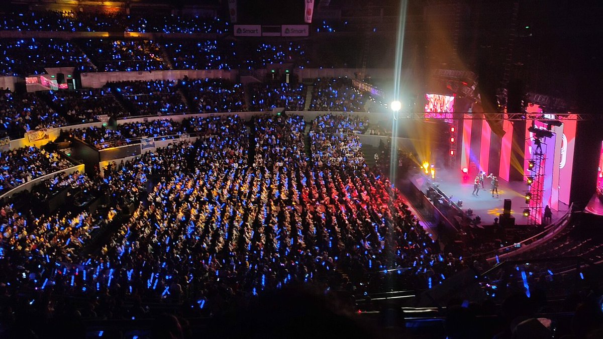 _jdO7's tweet photo. #DunkinPHSB19Concert #DunkinPH #SB19 #TheBigDome @lylabaybay @_justme0129 https://t.co/rbvBv5S0Bc