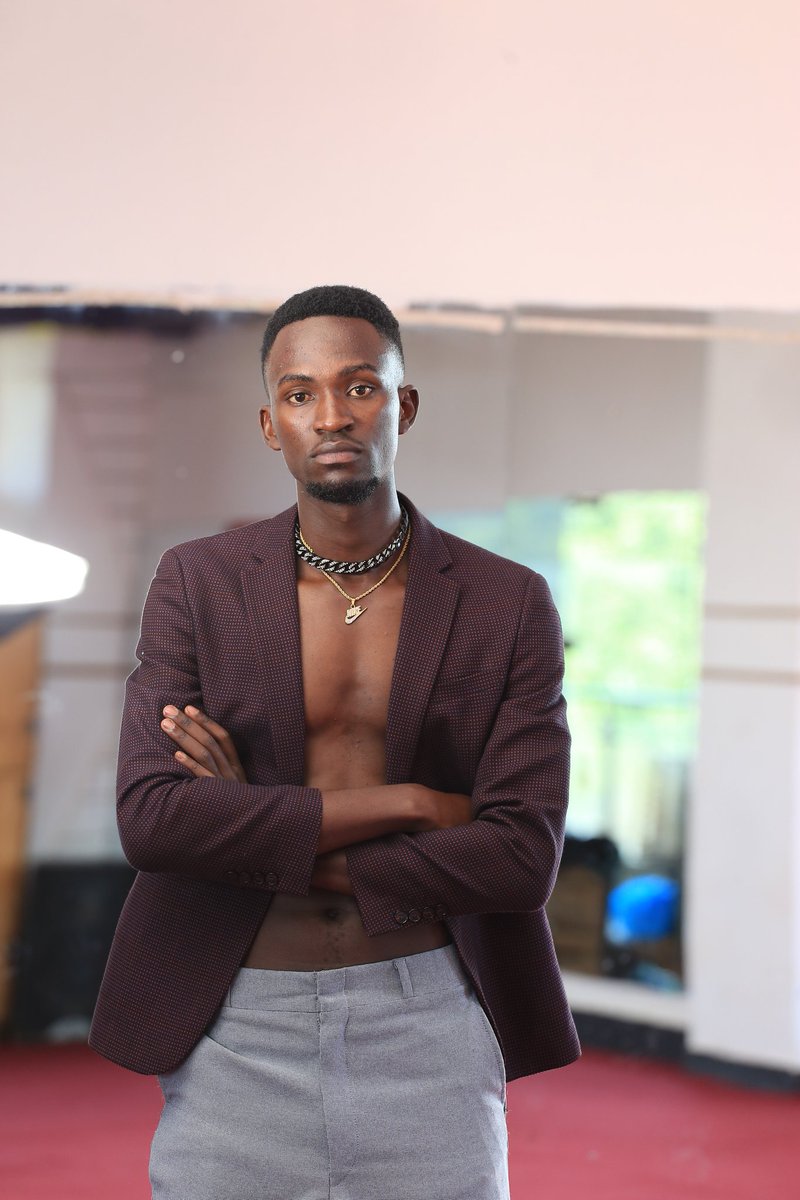 ISOM014's tweet photo. Fashion is like food,u shouldn't stick to one menu everyda
We have street fashion,beauty and glamor shoots.
Models:Collins, Nicholas, Benjamin and Allan
Our may intake is on....to enroll with us please visit our modeling studio on the 5th floor of Hamtowers opposite muk maingate https://t.co/0Ifhm9M6ZN