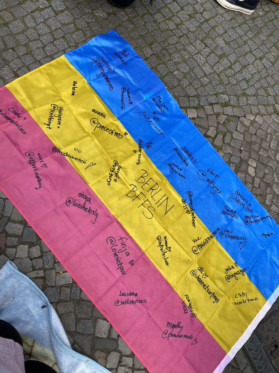 kochliwoscii's tweet photo. UPDATE. #lstberlin https://t.co/uk0JC6CJ6J