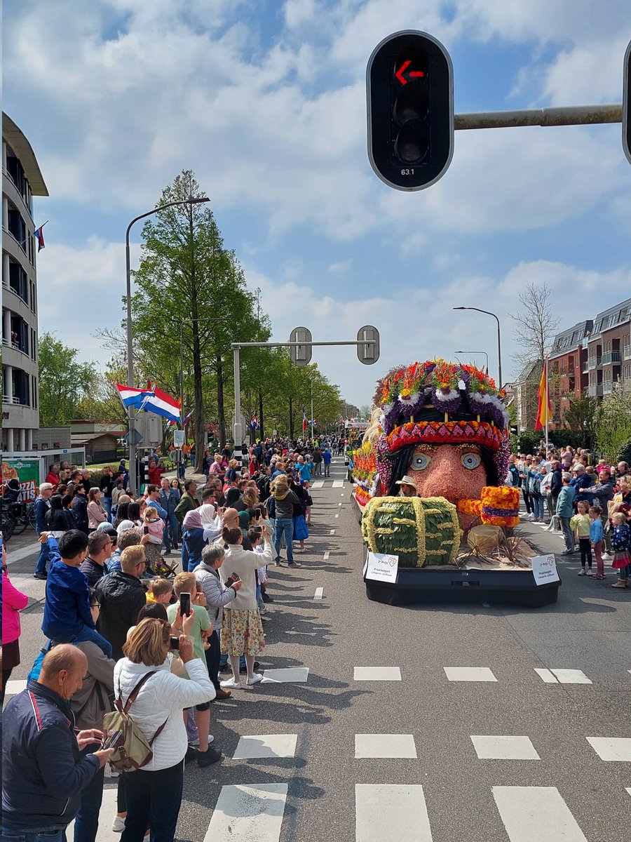 Tijd voor lunch. Om 14.00 rijden we naar Lisse.