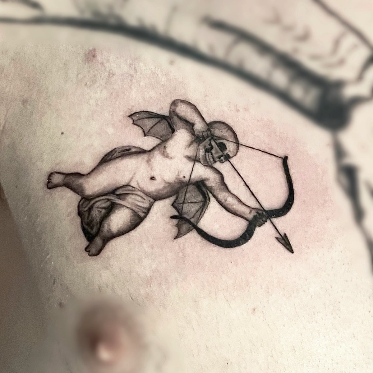 aaaaaaaoeo's tweet photo. Buenass llevo tatuando desde los 15 y he estado tomándome un descanso de un par de semanas de tatuar y quiero retomarlo con más ganas Me gustaría hacer más piezas de este estilo porque me flipan así que agradezco la difusión por si le llega a alguien que le interese💕 https://t.co/1HJaNInbm2