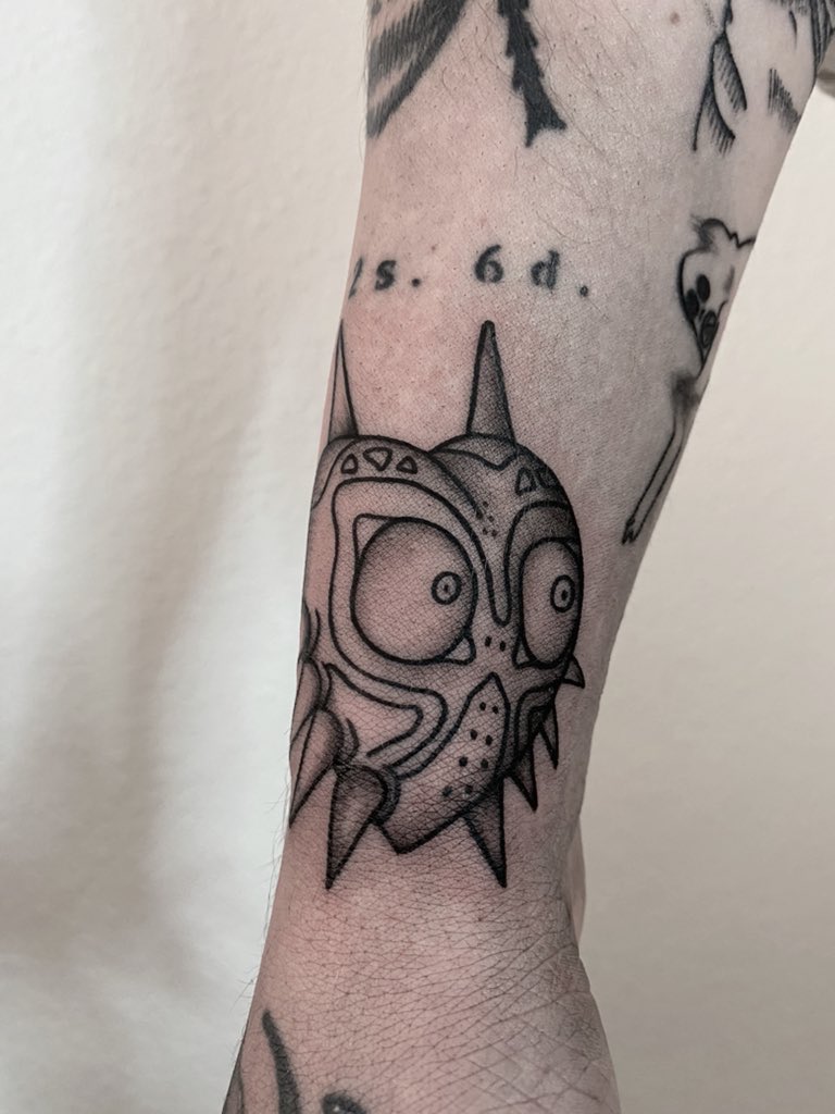 aaaaaaaoeo's tweet photo. Buenass llevo tatuando desde los 15 y he estado tomándome un descanso de un par de semanas de tatuar y quiero retomarlo con más ganas Me gustaría hacer más piezas de este estilo porque me flipan así que agradezco la difusión por si le llega a alguien que le interese💕 https://t.co/1HJaNInbm2