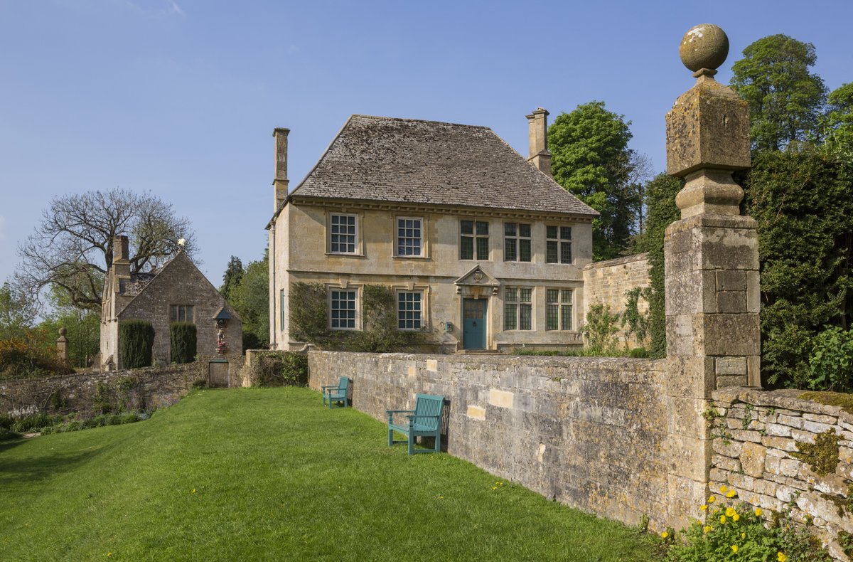Today is the 70 year anniversary of Snowshill Manor being open and in the care of @NationalTrust.

A weekend celebration of music, theatre and storytelling is happening this weekend. More information is on the website.

#SnowshillManorNT #Anniversary #Collection #Conservation