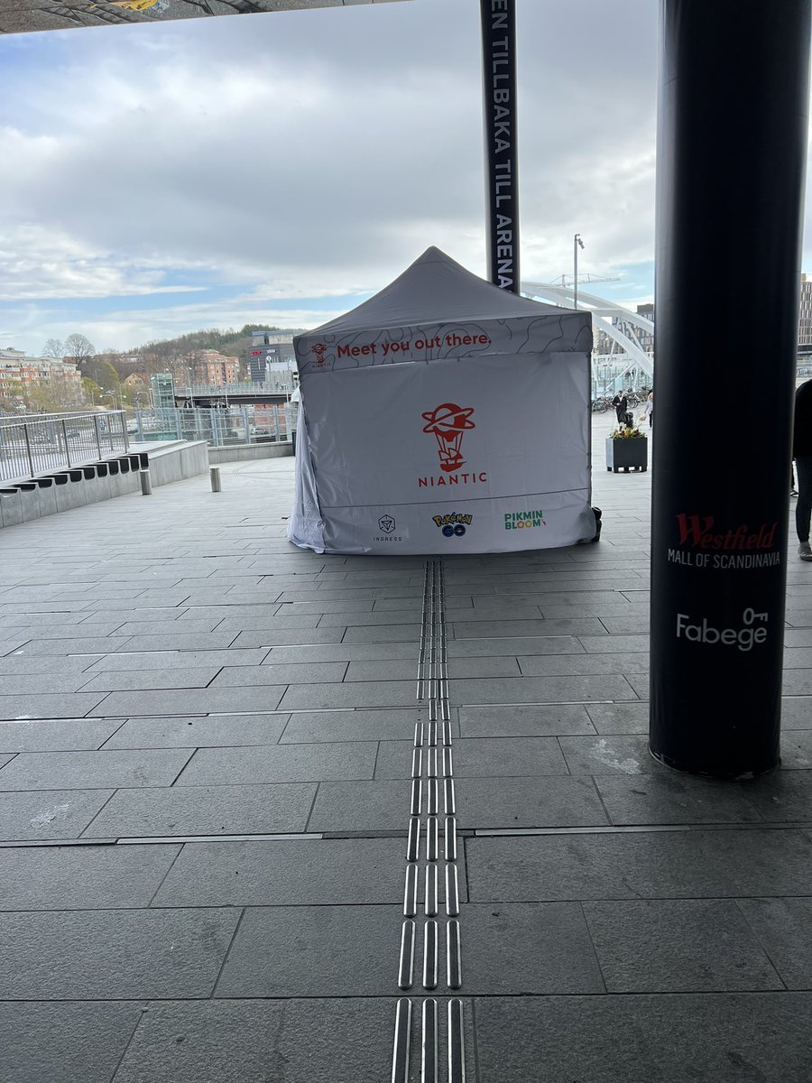 Community day meet up hype in Stockholm here’s the goody bag tent, but the goody bags did not arrive in time, you can’t make it up 1/2