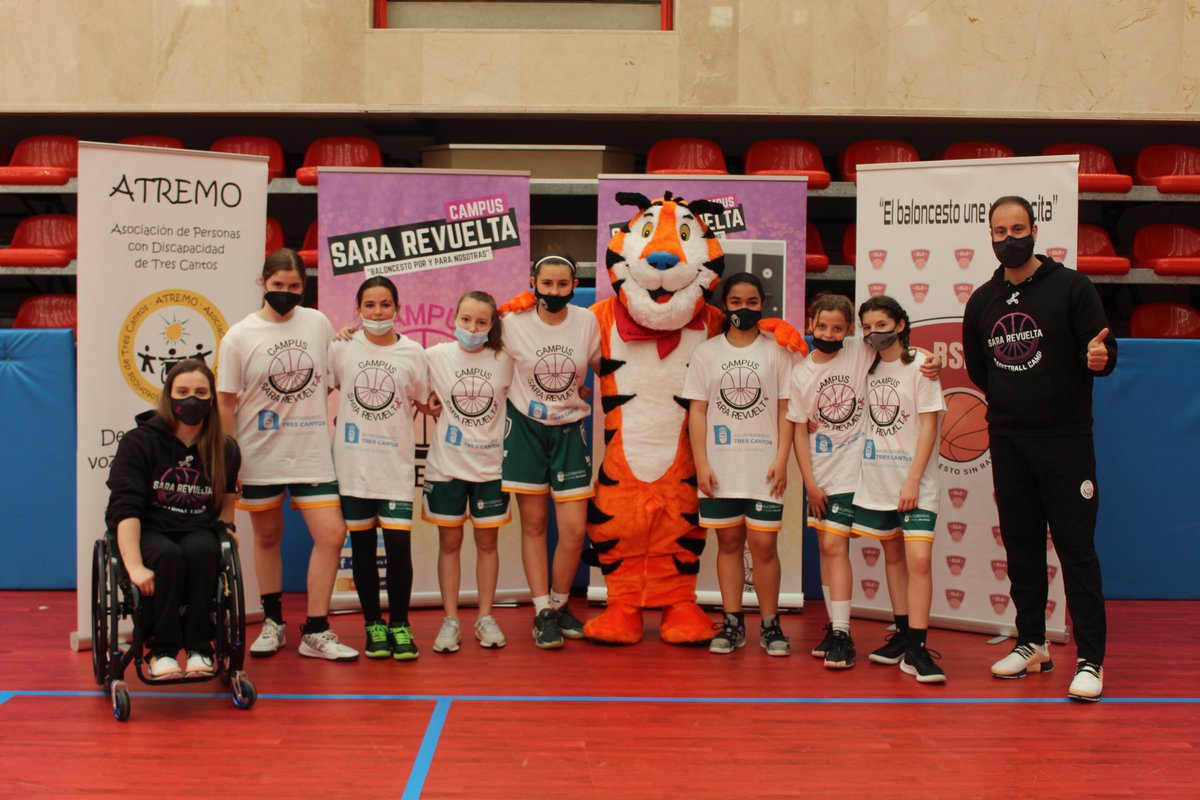 campusrevuelta's tweet photo. !!! Tenemos visita especial de Tony , la famosa mascota de @KellogsEspaa ¡¡¡

@ayto3cantos #Tentam @OffcarrE @Atremo3C @BSnRasgos #AlleyOop23 @femaddi @FEDEDDF @FMDDF @beballternative #Olimpyc https://t.co/mcwMGpMlEV