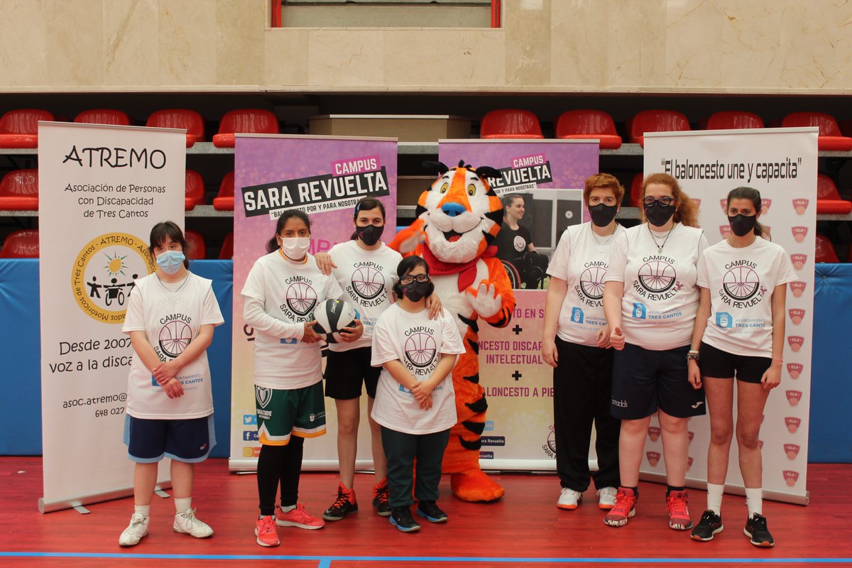campusrevuelta's tweet photo. !!! Tenemos visita especial de Tony , la famosa mascota de @KellogsEspaa ¡¡¡

@ayto3cantos #Tentam @OffcarrE @Atremo3C @BSnRasgos #AlleyOop23 @femaddi @FEDEDDF @FMDDF @beballternative #Olimpyc https://t.co/mcwMGpMlEV