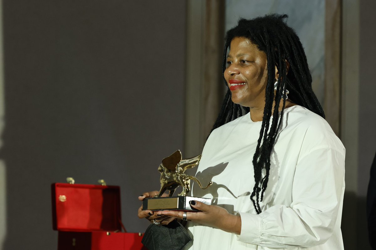 #BiennaleArte2022 #TheMilkOfDreams Golden Lion for Best Participant to #SimoneLeigh. “For the rigorously researched, virtuosically realized, and powerfully persuasive monumental sculptural opening to the Arsenale”.