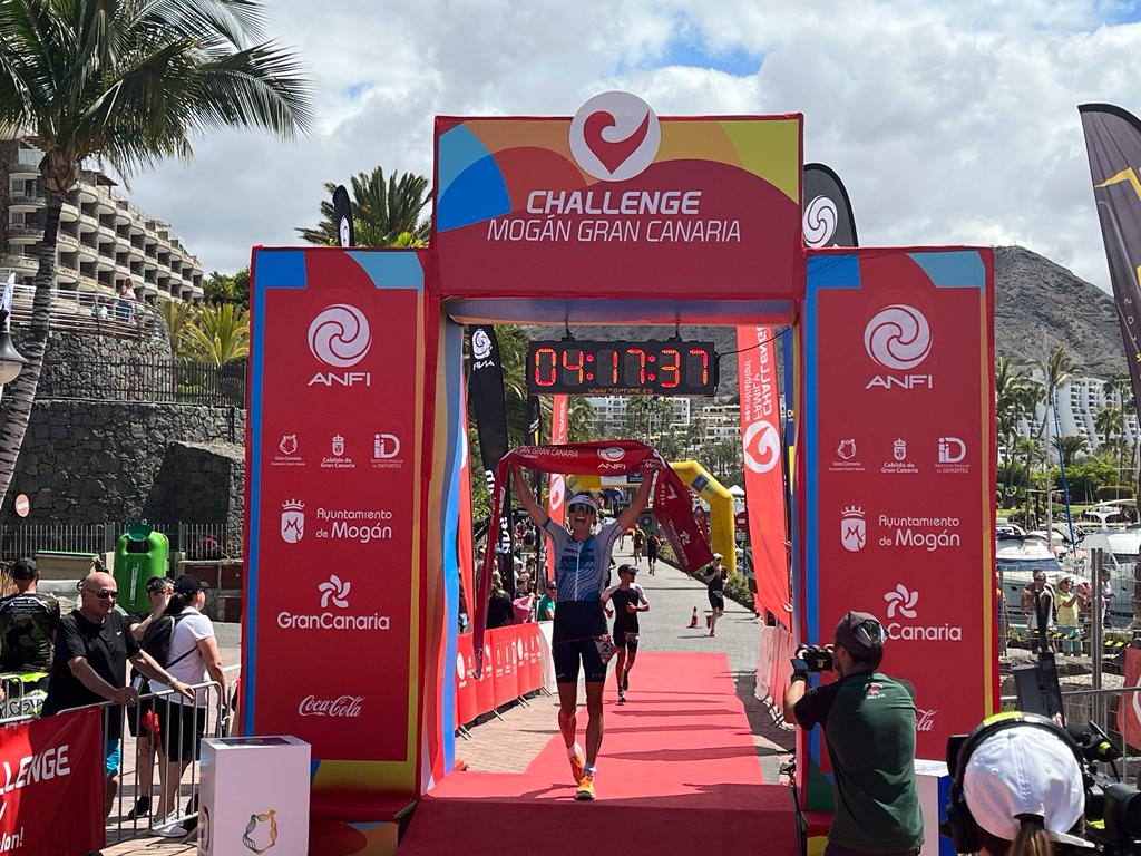 Wow! What a race from @ElsVisserTri, taking second at Anfi Challenge Mogan Gran Canaria just seconds ahead of @Lucy_Tri #challengegrancanaria #challengefamily #allabouttheathelte #wearetriathlon