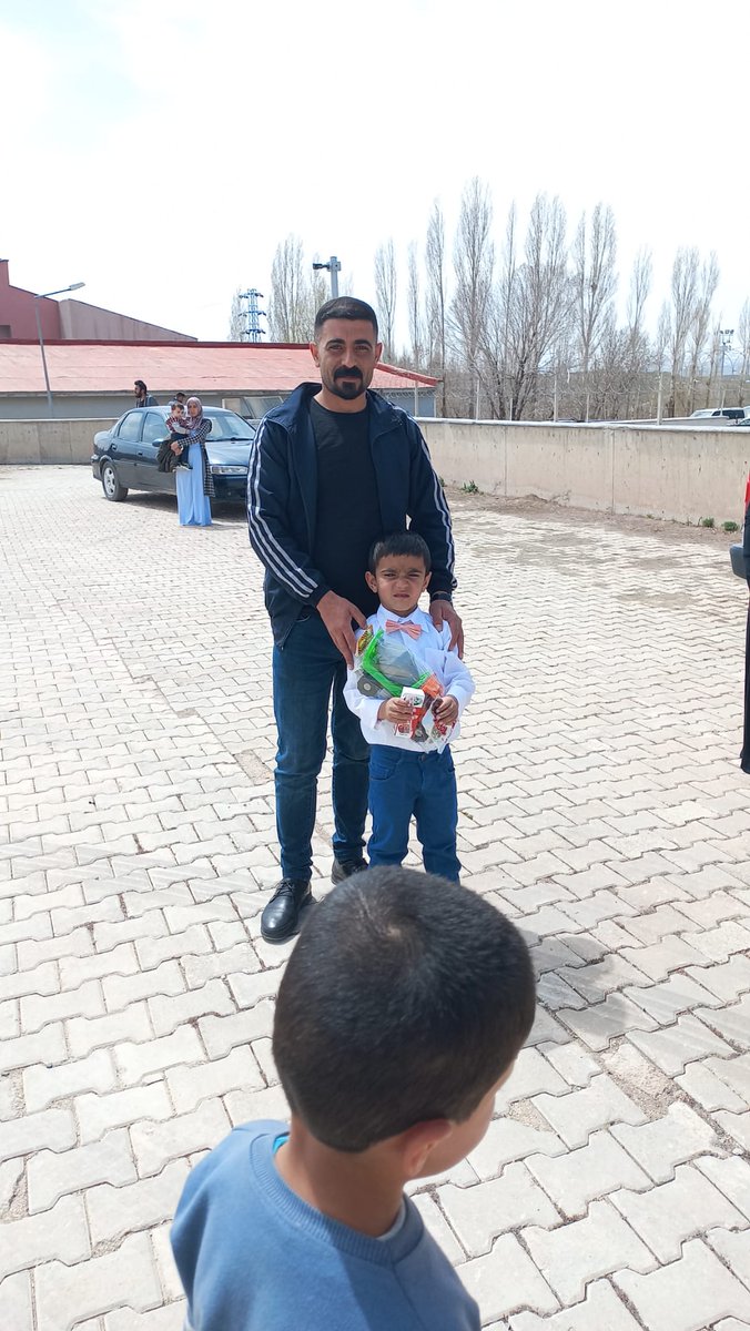 cihanmerall's tweet photo. 💫Türkiye Büyük Millet Meclisimizin kuruluşunun 102'inci yıl dönümü, #23Nisan #UlusalEgemenlikveÇocukBayramı'mız kutlu olsun.

✨Çocuklar dünyanın en büyük servetidir..🧒🏻🇹🇷👧🏻 https://t.co/BGofg5TFMG