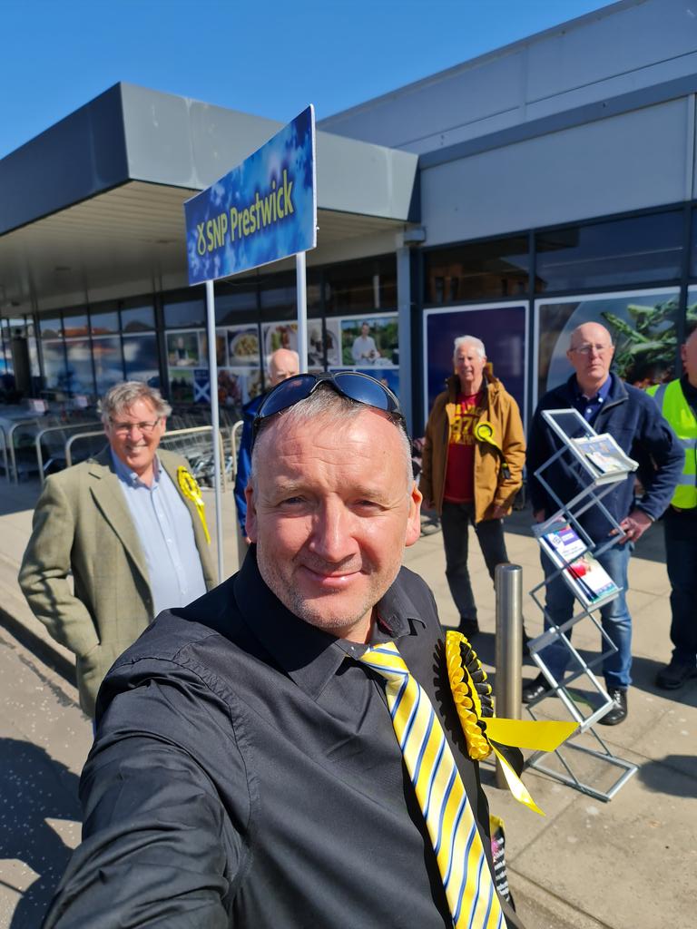 NorrieSmithA1's tweet photo. SNP Team in Prestwick Toll today https://t.co/Im5OXtxRM6