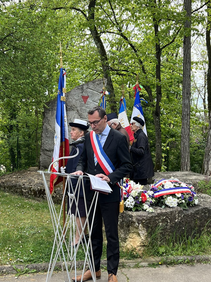 VilledeTalant's tweet photo. Commémoration de la Journée Nationale du Souvenir des Victimes et Héros de la Déportation ce matin à Talant 🇫🇷 @FabianRuinet @dmartindijon @FX_DUGOURD @celine_vialet @alainlamy21 @Nicolas_Mar1 @CyrilGaucher https://t.co/NelMK4rl9i