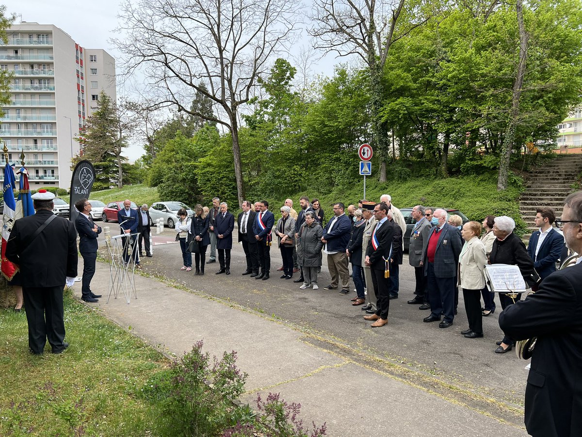 VilledeTalant's tweet photo. Commémoration de la Journée Nationale du Souvenir des Victimes et Héros de la Déportation ce matin à Talant 🇫🇷 @FabianRuinet @dmartindijon @FX_DUGOURD @celine_vialet @alainlamy21 @Nicolas_Mar1 @CyrilGaucher https://t.co/NelMK4rl9i