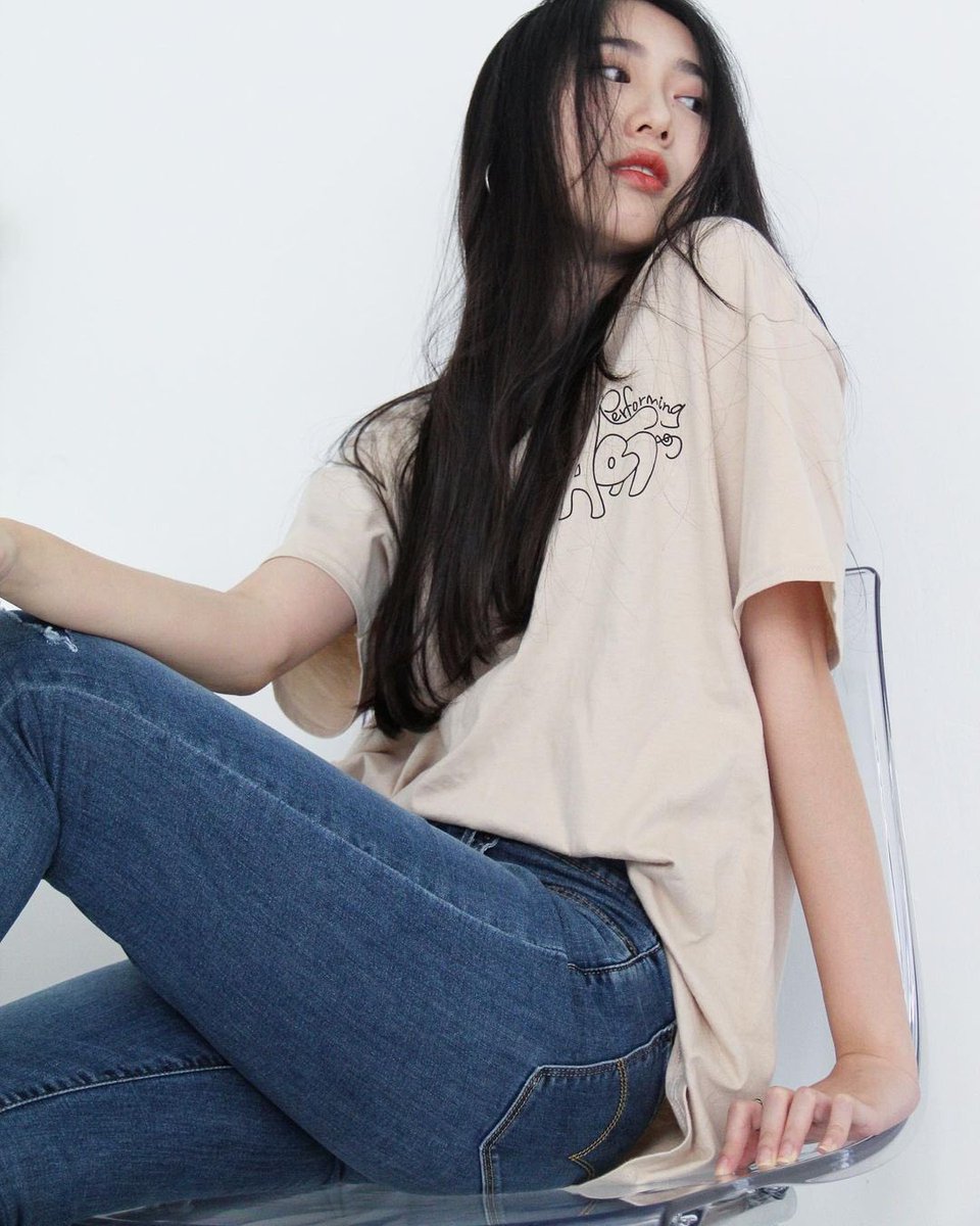 0404place's tweet photo. elva predebut is a masterpiece !! (©billliez) 

#아일리원 #ILY1 #アイリーワン #ELVA #엘바 https://t.co/8a6R1qvMWJ
