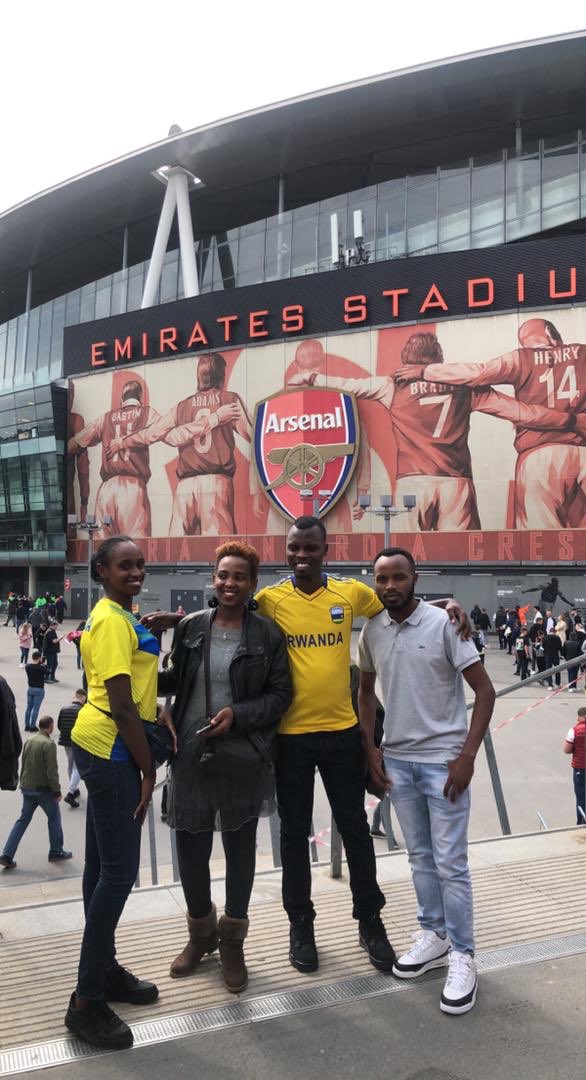 BTN_Rwanda's tweet photo. Abanyamahirwe ba @GorillaGamesRw ubu bamaze kugera Emirates Stadium kwirebera Match ikomeye hagati ya @Arsenal na @ManUtd . Utariyandikisha, Kanda *878# wiyandikishe nawe waba umunyamahirwe.
#Winwith GorillaGames #Indotozabayeimpamo #Betwithus https://t.co/0GDbGt5IVQ