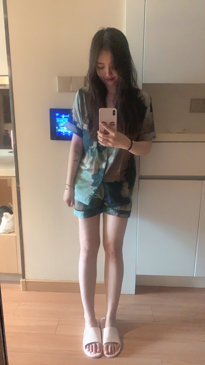 VicaLi18's tweet photo. LOL my weak and thin left leg after a month on #wheelchair.
Good news!! After seeing the doctor and retook the MRI scanning, I DON’T NEED TO DO SURGERY!! Let’s see how long I can get my regular left leg back QAQ #ligament #health
#Wordoftoday: 左腿 zuǒ tuǐ Left leg. https://t.co/ATo5v222vi