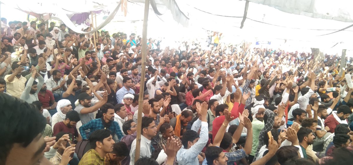 DashuNinama's tweet photo. माननीय @RahulGandhi जी 
@priyankagandhi
 जी,हम 25हज़ार CHA( कोविड स्वास्थ्य सहायक)जिन्होंने कोरोना मेँ शानदार सेवा देकर आपके मुख्यमंत्री 
@ashokgehlot51
 जी का मान बढ़ाया उन्होंने हमें पिछले 23 दिनों से हमारी रोजी रोटी छीनकर मरने के लिए सड़कों पर छोड़ दिया,संज्ञान लीजिए
@RajCMO https://t.co/4EWDO8siC8