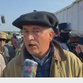 ElForjista's tweet image. Los garcas del campo, millonarios en dólares y contrabandistas ¿se ponen boina para parecer pobres y que creamos que alguna vez laburaron?
El tipo de la foto, miembro de Juntos por el Cambio y de la Sociedad Rural, fue denunciado como estafador por su propia hermana