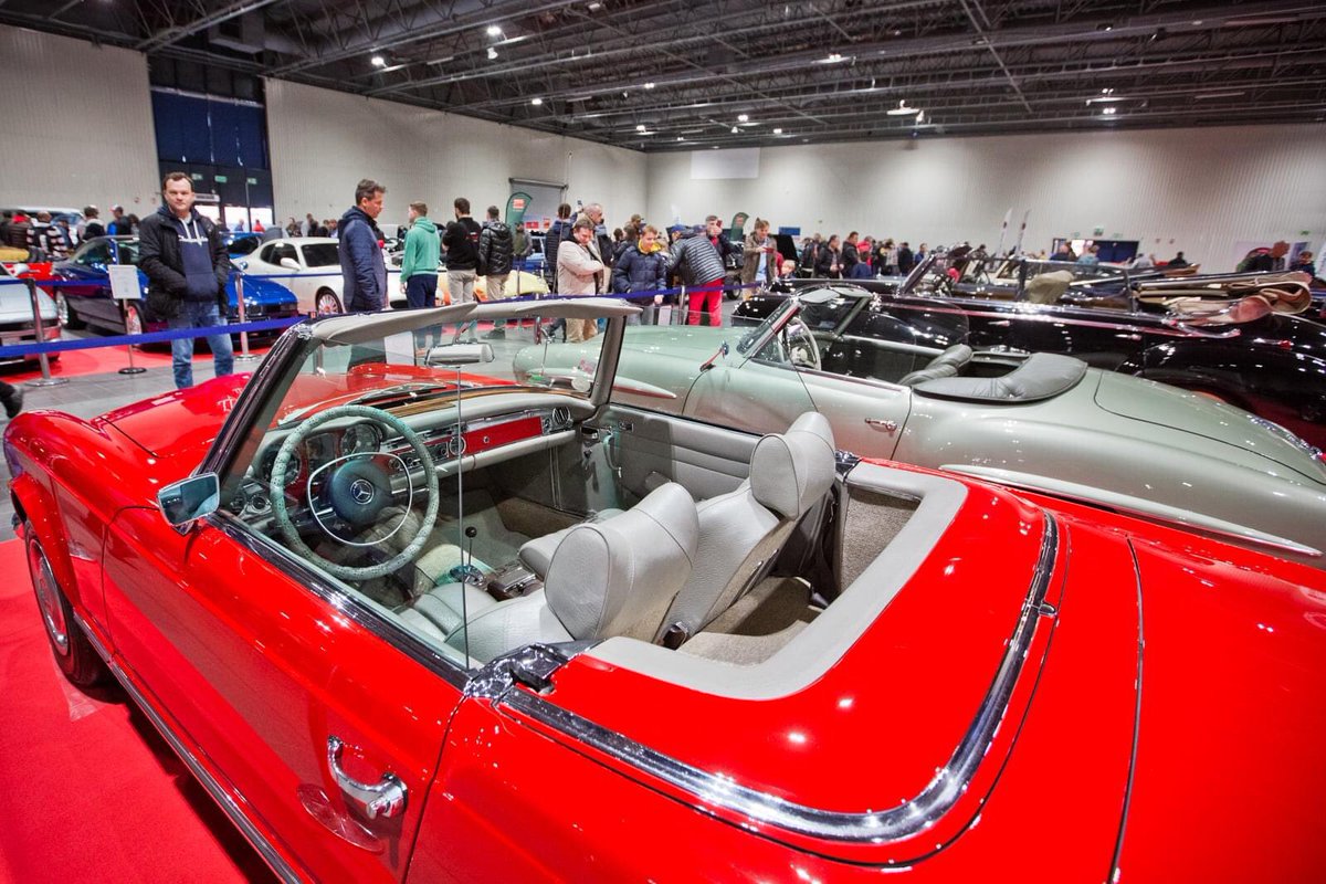 GrupaMtp's tweet photo. Ale się dziś dzieje na EXPO XXI Warszawa 😍 To zupełnie inny motoświat niż ten, który znamy zza szyb naszych aut. To świat #AutoNostalgia - Targi Pojazdów Zabytkowych. Można jeszcze kupić bilety (https://t.co/nWCYrT82nx) ✊ fot. P.Pasieczny https://t.co/Sn0ja12sW3