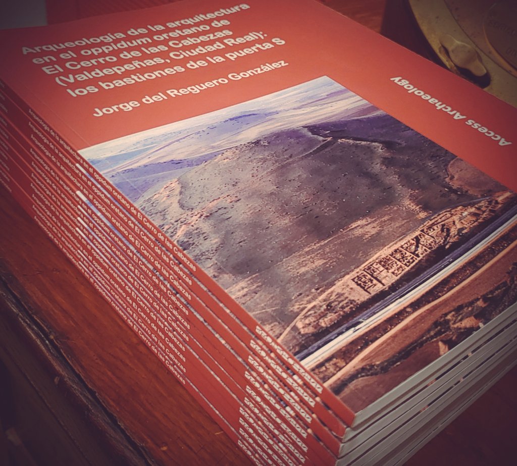 Nos sumamos al #DíaDelLibro 📚 con arqueología de la arquitectura, íberos y púnicos, con el oppidum de El Cerro de las Cabezas como telón de fondo @Archaeopress #FelizSantJordi #BookDay #BookDay2022 #DiaDelLibro #DiadelLibro2022 #momentoSPAM